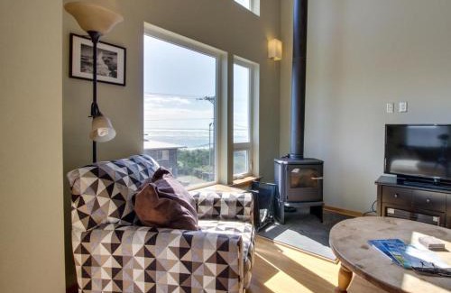 Happy Camp Hideaway Apartment | Netarts Bay and Ocean Views
