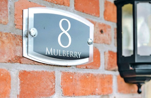 Eaton Mascott House | Netley Hall - Mulberry by Interhome