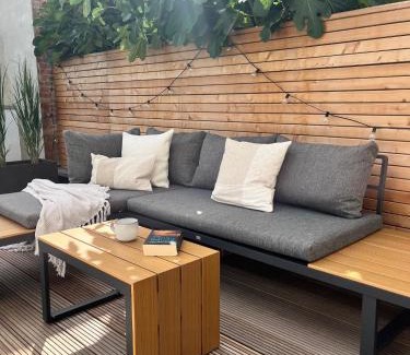 Emden Apartment | NEU! Gallery - Sonnenterrasse im Zentrum Emdens