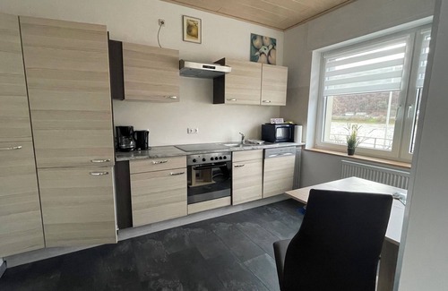 Wellmich Apartment | Neu Renovierte Moderne Wohnung am Rhein mit Garten u Burgblick