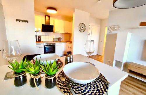 Magdeburg Apartment | Neuwertige Wohnung in Top Lage Incl. Parkplatz, Fahrstuhl, 2 Zimmer+küche+bad