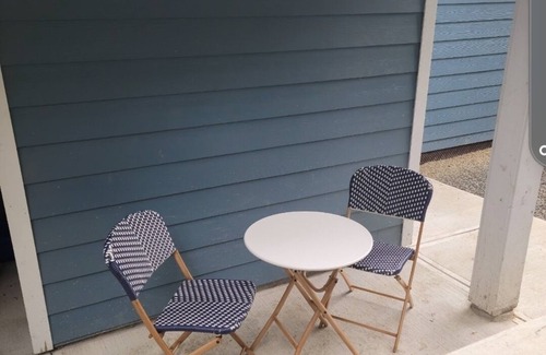 Cowichan Bay Apartment | New 1 Bedroom Apt with Oceanview Hot Tub