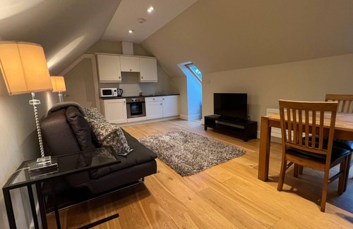 Dunblane Apartment | NEW 1BD Contemporary Home Upper Dunblane