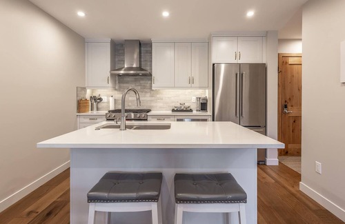 Canmore Apartment | New 1Bd Luxe King Suite with Superb Mtn View
