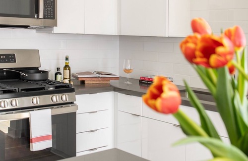 Enterprise Apartment | New 2 Bedroom Luxury Serviced Apartment Near Strip Ideal for Business Travelers