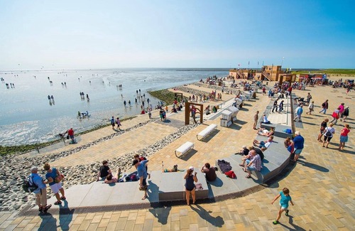 Busum Apartment | * NEW * 2014 renovated on the sandy beach family lagoon, balcony, free WiFi