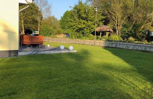 Wiek House | NEW 2018 holiday home exclusively near the beach, sauna, fireplace, free WiFi, garden