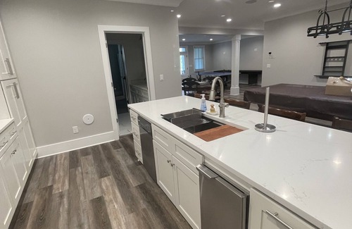 Smith Mountain Lake House | NEW 2024! LUXURY LAKEFRONT!Chef's Kitchen, Elevator, Firepit, Bar, Gameroom!
