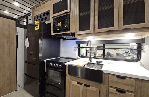 Boulder Junction House | NEW 2024 Timberwolf 2-3 bed destination home on Bike trail in Boulder Junction