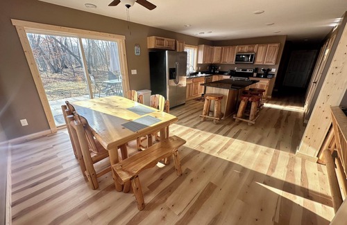 Hillman Cabin | New 3 bedroom 2bath cabin on Sullivan lake