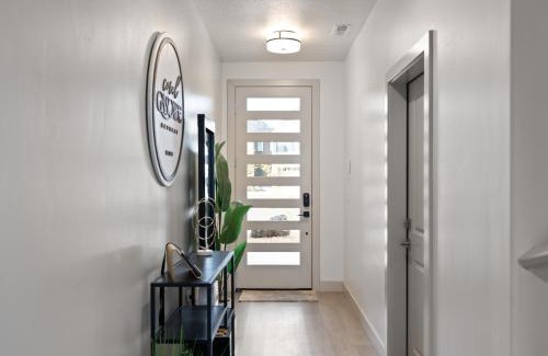 Santa Clara House | NEW 3bd, 2.5 bath w Game room lounge, Hot tub, pool, fire pit, and more