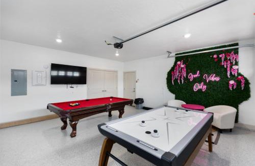 Santa Clara House | NEW 3bd, 2.5 bath w Game room lounge, Hot tub, pool, fire pit, and more