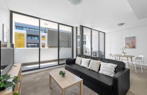 Kingsgrove Apartment | NEW 3BR Apt in Kingsgrove Sleeps 7