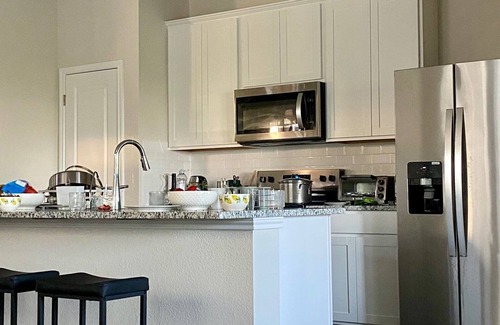 Kyle House | New 4BR Townhome in Kyle, I-35 Access, Sunrise Views Over Cornfields