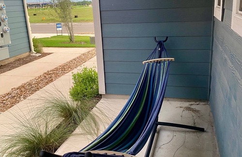 Kyle House | New 4BR Townhome in Kyle, I-35 Access, Sunrise Views Over Cornfields