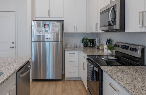 North Hyde Park Apartment | *NEW* 5 min Downtown/ UT/ Hyde Park 1 Bdrm