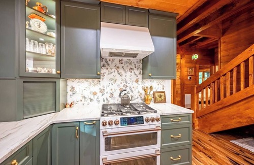 Sapphire Cabin | New! 5BD/3BA Mountain Retreat w/Resort Amenities