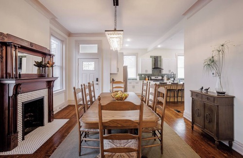 Walnut Hills House | New-5BR Downtown Sleeps 15 - Game Room - Parking