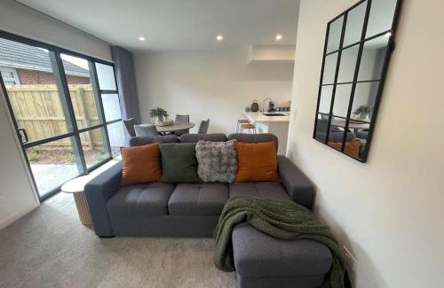 Spreydon Apartment | New And Serene Two Bedroom Townhouse Close to CBD