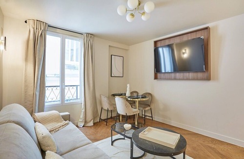 Porte-Saint-Martin Apartment | New apartment Center of Paris/Le Marais