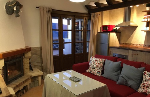 Carataunas Apartment | New apartment with incredible views, fireplace and pool.