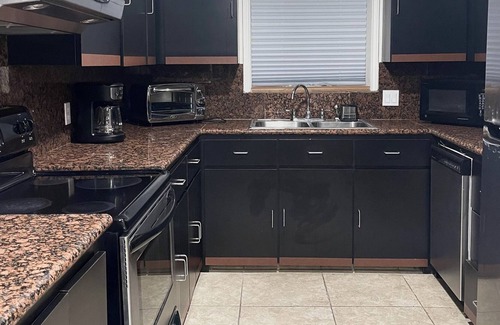McAllen Apartment | New Apt. 2 rooms & 2.5 baths in south McAllen near hospitals & shopping center.