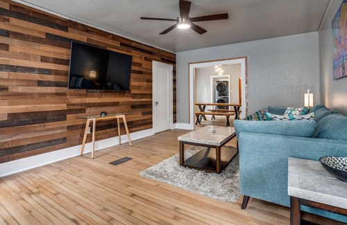 Monte Vista Apartment | *New* Art House II