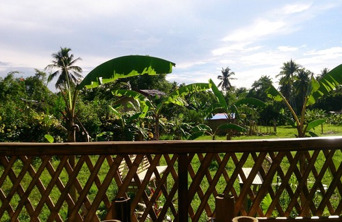 El Nido Bed & Breakfast | New Bamboo Chalets. Private rooms at hostel prices. Close to beach and town.