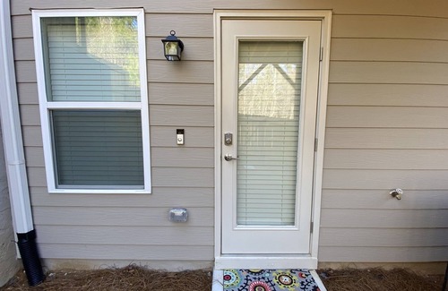 Cliftondale House | ⭐NEW⭐ Beautiful 1 BDRM 1 BATH Airport Hideaway