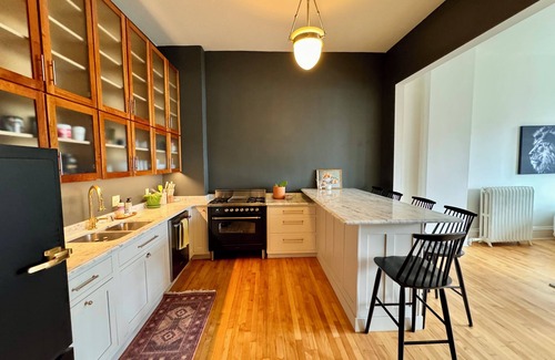 Historic Downtown La Crosse Apartment | NEW Beautiful Downtown Historic 3 bedroom apartment on iconic Pearl Street