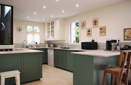L'Isle-Adam House | New - Bed and Breakfast and rooftop - center of L'isle Adam - Le clos de l'Isle