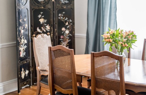 Lynchburg House | New! Blue Bungalow - luxury, minutes from Randolph & downtown