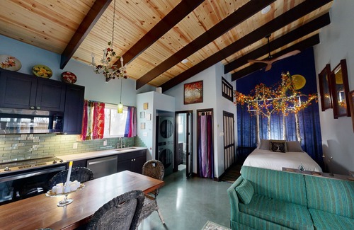 Capital View Cottage | New Boho Hillcrest cottage, fully furnished, month minimum