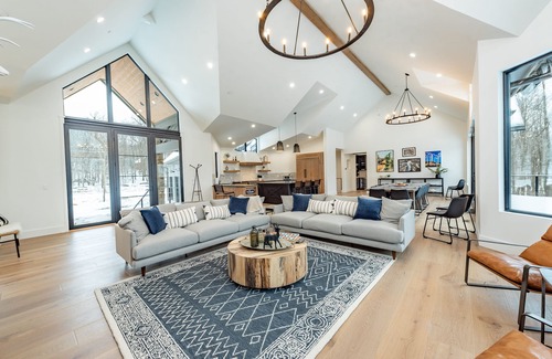 McHenry House | New! Boulder's Edge: Lake Access, Dock Slip, Fireplace, Pool Table!