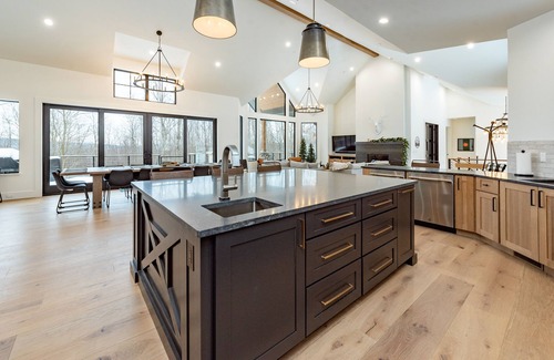 McHenry House | New! Boulder's Edge: Lake Access, Dock Slip, Fireplace, Pool Table!
