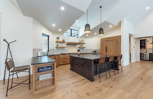McHenry House | New! Boulder's Edge: Lake Access, Dock Slip, Fireplace, Pool Table!