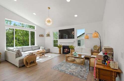 Sand Lake House | New build-beautiful lake view-5beds 12 sleeping