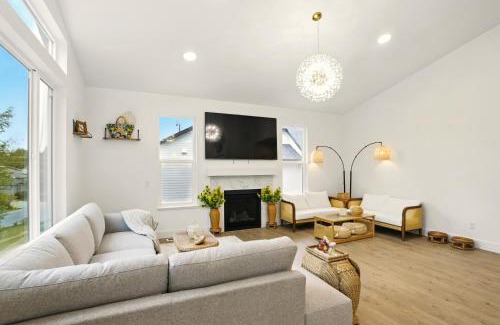 Sand Lake House | New build-beautiful lake view-5beds 12 sleeping