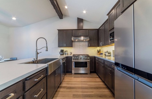 Mammoth Lakes House | New Build Creekhouse at Snowcreek VII 571