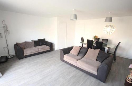 Wellingborough House | New Build, Large Drive! Ideal For Business or Relocation, Weekly & Monthly Stay