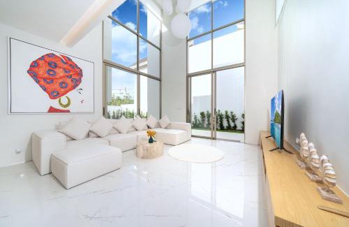 Si Sunthon Villa | New Build Masterpiece with Private Pool - 4BR Villa in Lux Pride 2 V7 Residence