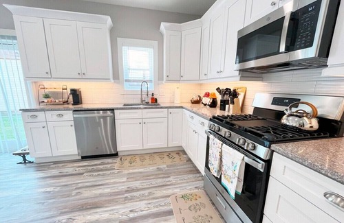 South Euclid House | *New Build* Private Home 3br/2ba - Pet Friendly