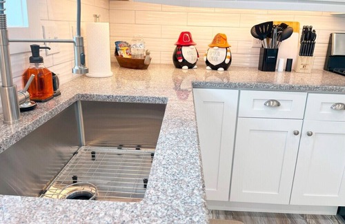 South Euclid House | *New Build* Private Home 3br/2ba - Pet Friendly