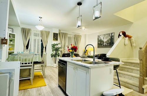 Ottawa Division House | New Built 3 Bedrooms Beautiful Townhouse & 2.5 Bathrooms in Beautiful Community