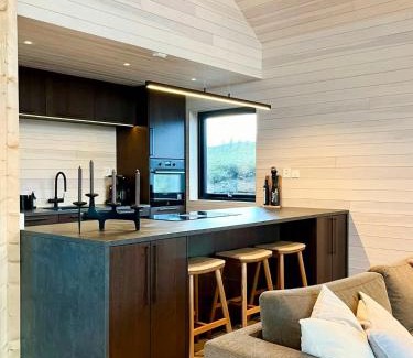 Straumsjoen House | New Cabin With Ocean Views In Vesterålen