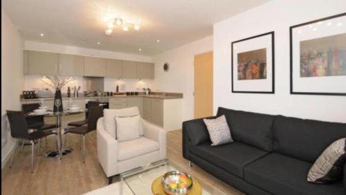 Woking Apartment | New Central Woking 1 and 2 Bedroom Apartments with Free Gym, close to Train Station