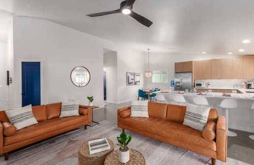 Chandler House | NEW! Chandler Palms Paradise