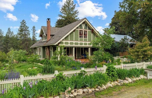 Spirit Lake House | NEW! Charming home in Spirit Lake!
