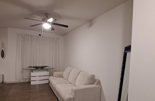 Humble Apartment | New, charming,upscale with gym, pool and private patio 15 minutes from Airport