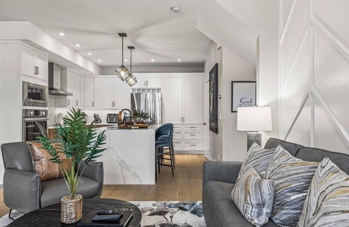 Teepee Town House | NEW！ Chateauby SSR Top View HOT TUB 5BR